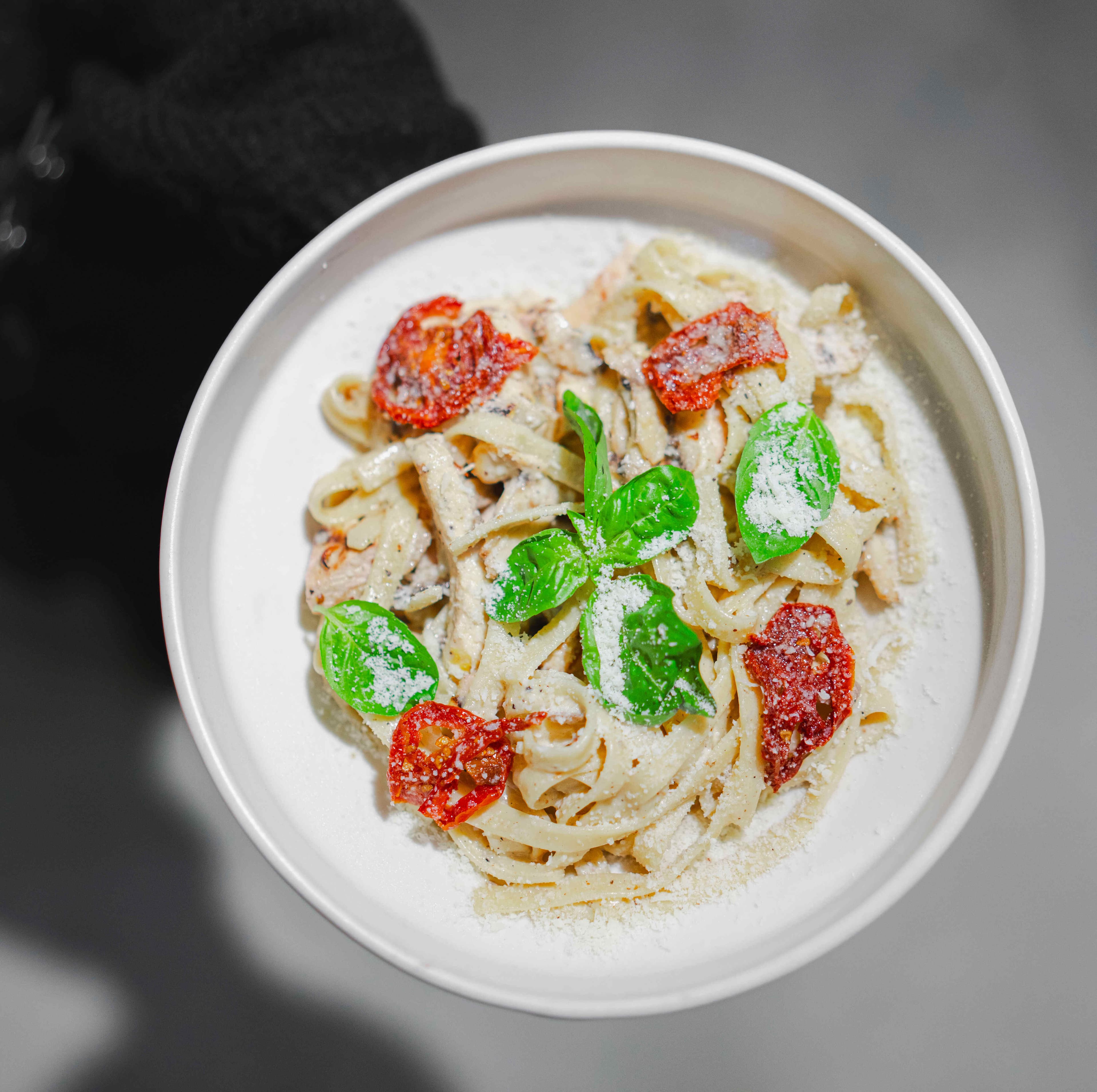 پاستا چیکن آلفردو / Chicken Alfredo