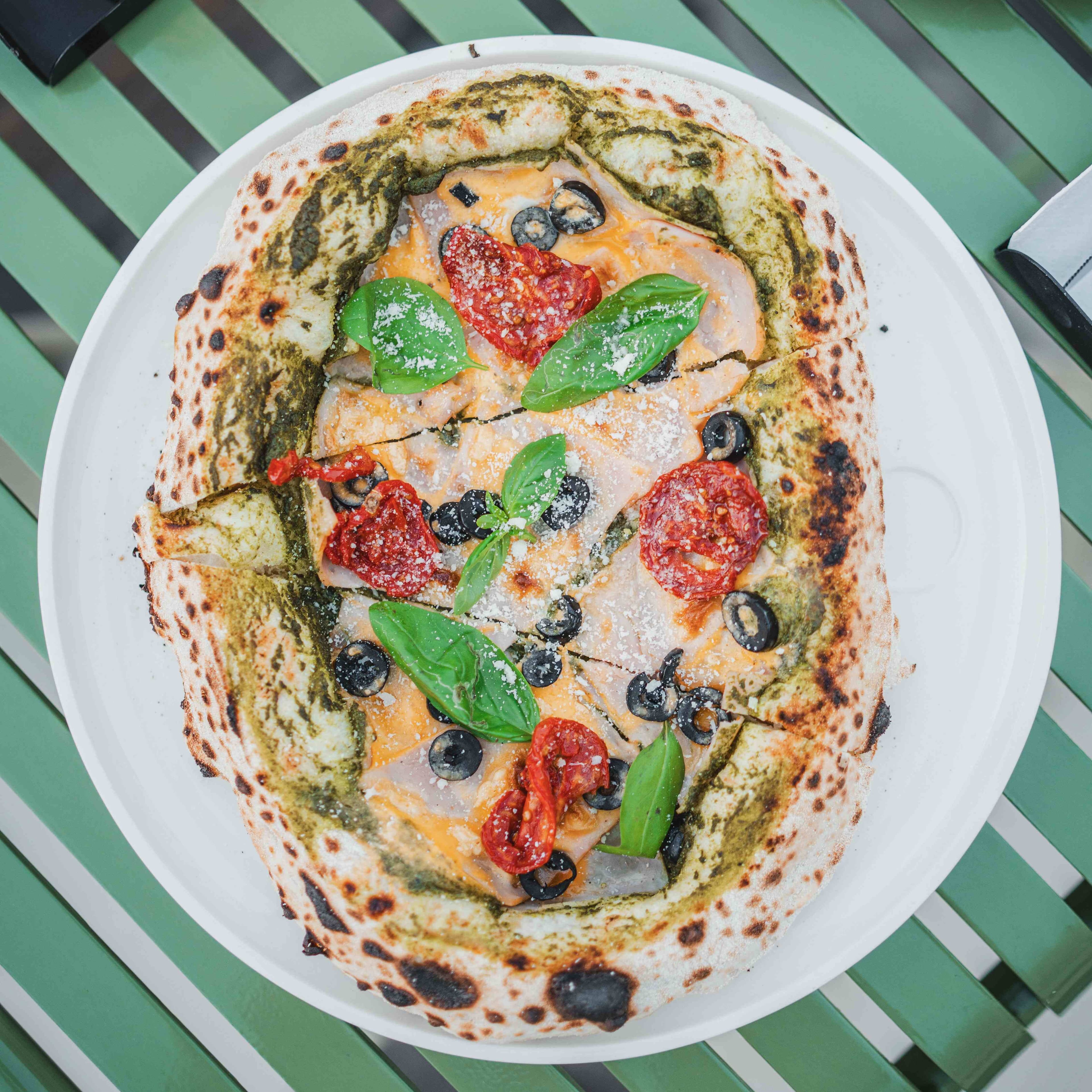 ناپولی بوقلمون پستو